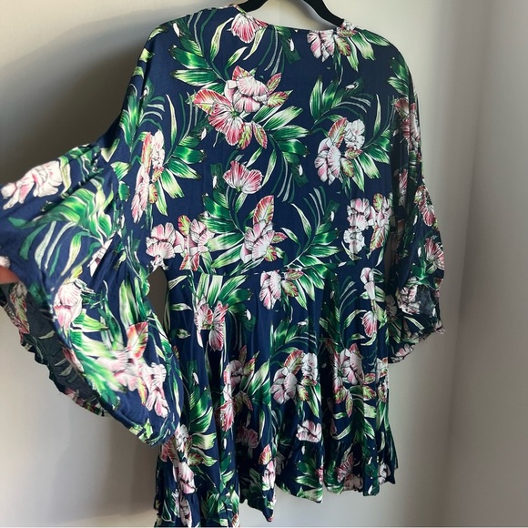 Label of Love Floral Green and Pink Women's Top - Medium - Picture 15 of 15